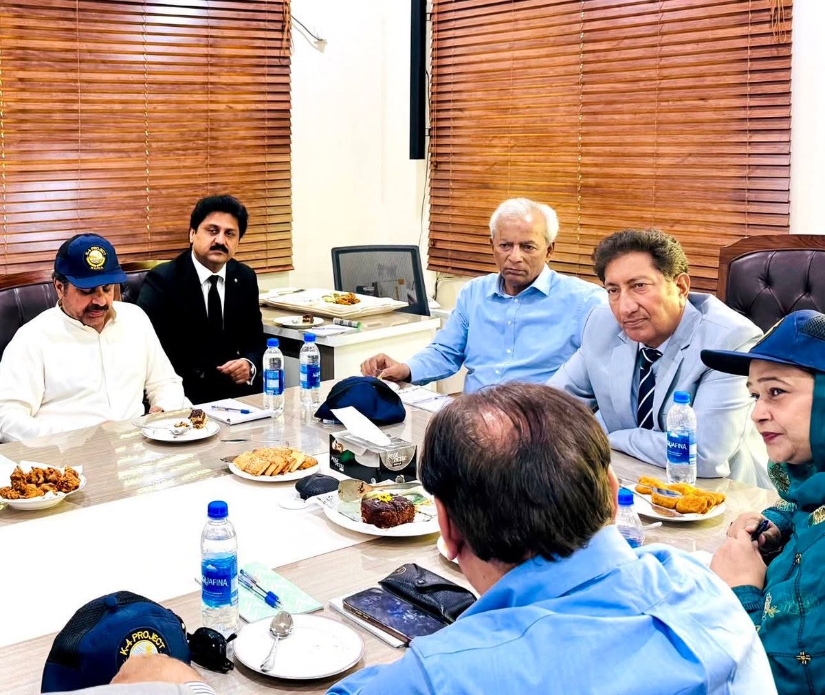 KhurramBhatti01's tweet photo. وفاقی وزیر برائے آبی وسائل محمد معین وٹو , سینیٹر نہال ہاشمی ، صوبائی وزیر سید ناصر حسین شاہ , ترجمان وفاقی حکومت راجہ انصاری کا کراچی میں وفاقی حکومت کے تحت جاری K-4 منصوبے کا تفصیلی دورہ کیا
یہ منصوبہ کراچی کے عوام کو پینے کے پانی کی فراہمی کے لیے انتہائی اہم ہے https://t.co/PqTzHvGWkK
