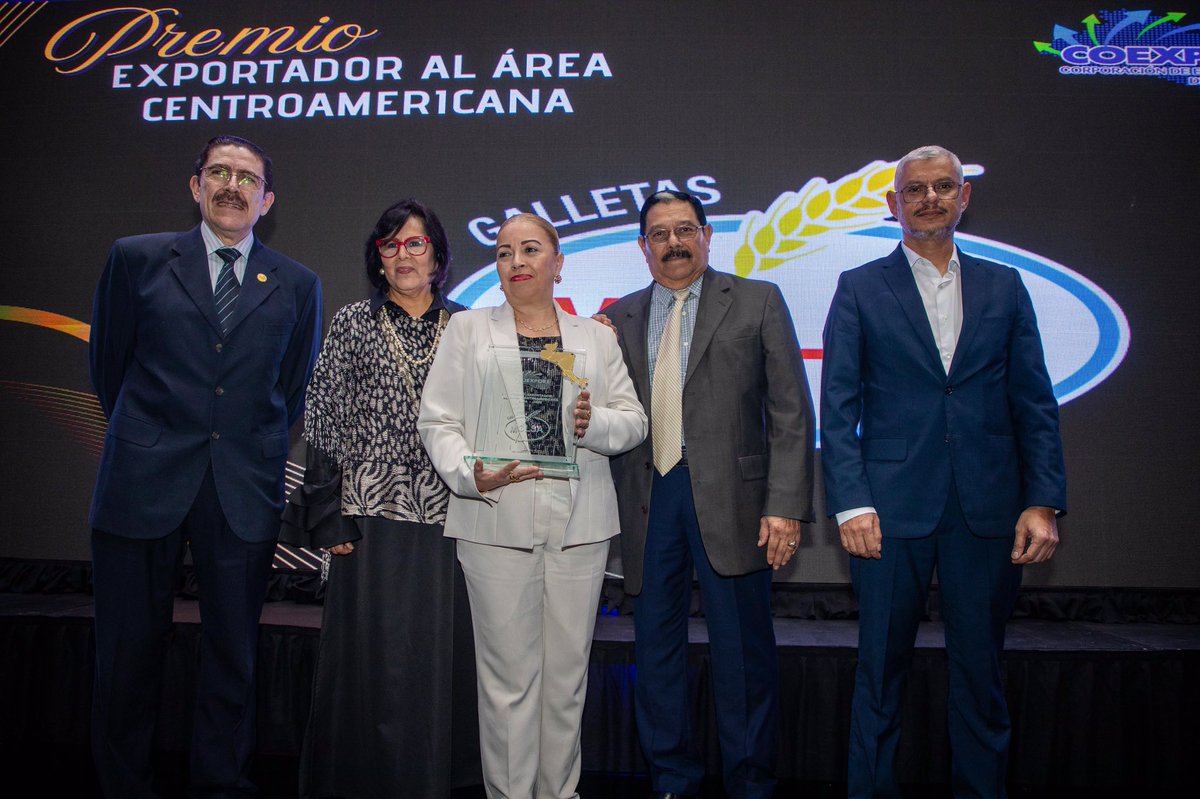 Secretaría de Comercio e Inversiones (@scomerciosv) on Twitter photo Además, durante la gala de los Premios a Exportadores Destacados, el subsecretario de Comercio e Inversiones, <a href="/jalbertoacosta1/">Alberto Acosta</a>, entregó el Premio Exportador al Área Centroamericana 2024-2025 a Molinos de El Salvador. 🏆
La distinción fue recibida por Pedro Antonio Iglesias Además, durante la gala de los Premios a Exportadores Destacados, el subsecretario de Comercio e Inversiones, <a href="/jalbertoacosta1/">Alberto Acosta</a>, entregó el Premio Exportador al Área Centroamericana 2024-2025 a Molinos de El Salvador. 🏆
La distinción fue recibida por Pedro Antonio Iglesias
