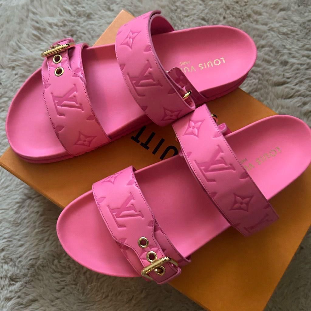 urfashionvogue's tweet image. LV luxury slides
Size:37-42
Price:48,000
Fully packaged 馃摝