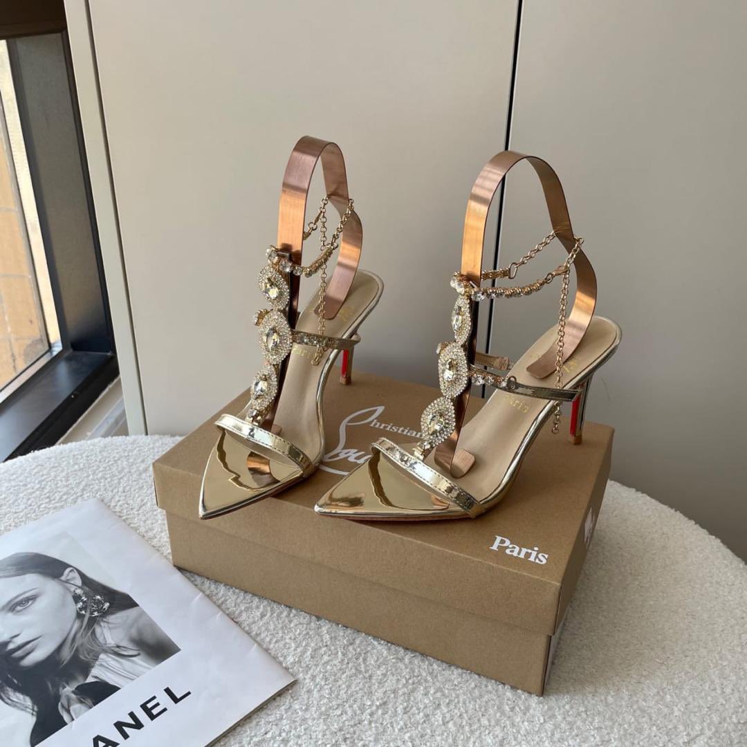 urfashionvogue's tweet image. Louboutin Paris luxury heels
Size:37-42
Price:56,000
Fully packaged