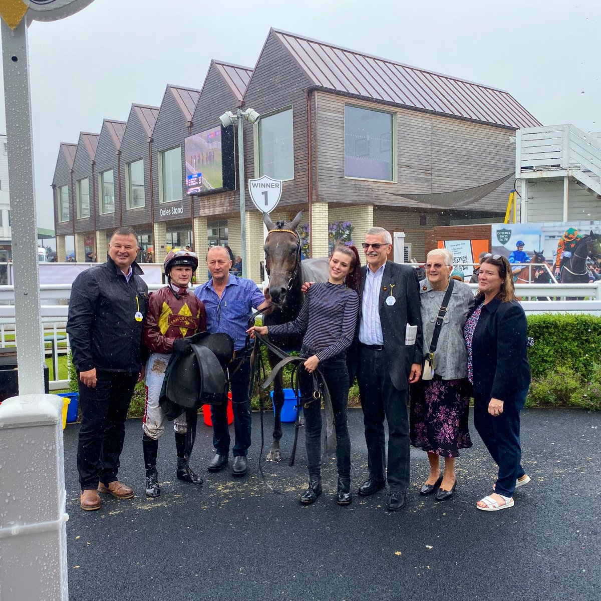 CatterickRaces's tweet image. EMERALD ARMY and @weeto_10 win the @SkyBet Extra Places Daily Handicap Stakes for @declan_carroll and owners Santry Racing - congratulations to all connections!