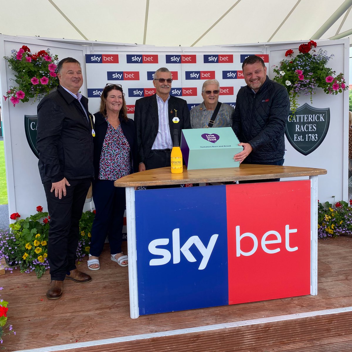 CatterickRaces's tweet image. EMERALD ARMY and @weeto_10 win the @SkyBet Extra Places Daily Handicap Stakes for @declan_carroll and owners Santry Racing - congratulations to all connections!