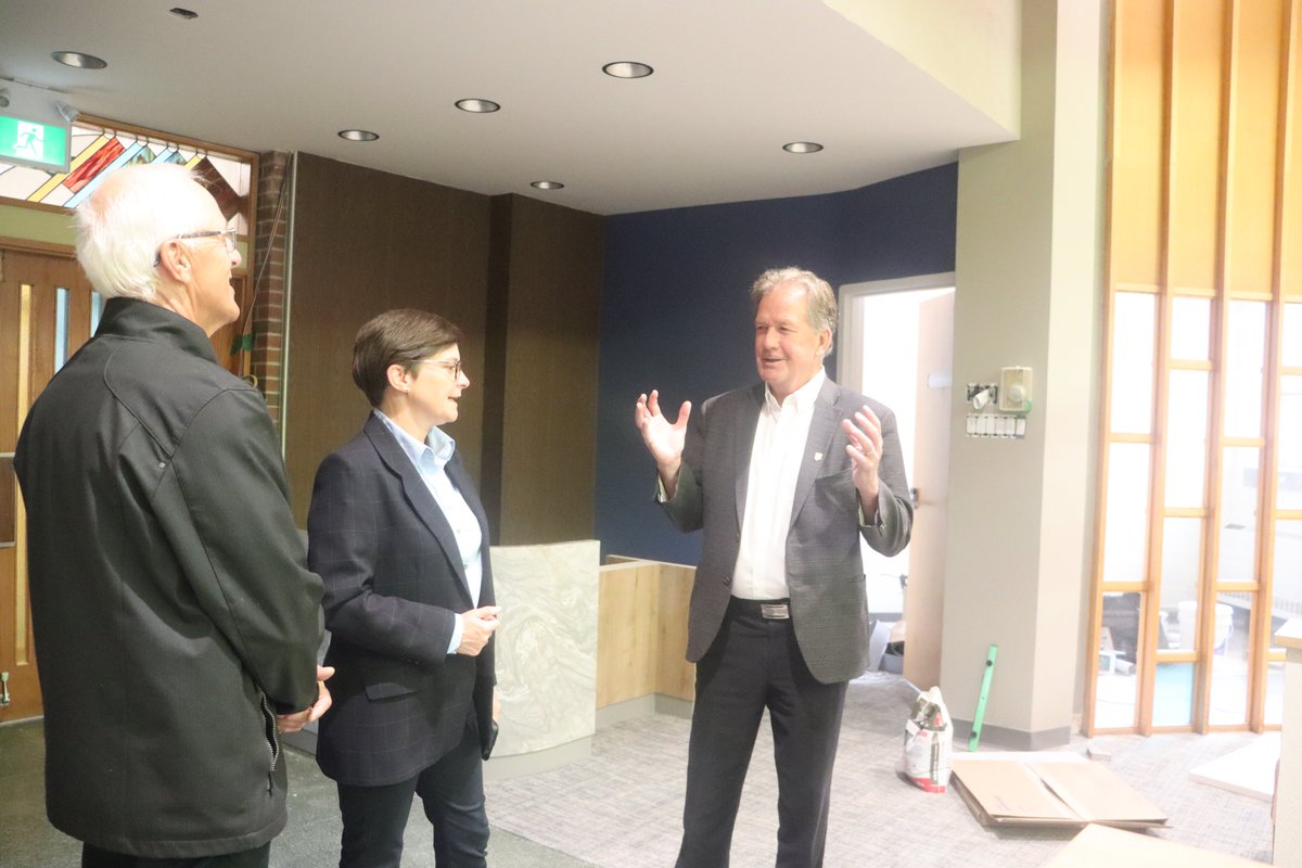 GeorgePirieMPP's tweet image. I was pleased to visit the proud community of Hearst to meet with the Mayor about economic development opportunities and visit the local Université de Hearst and the GreenFirst sawmill.
Great to see all the hard work going into developing future opportunities.
