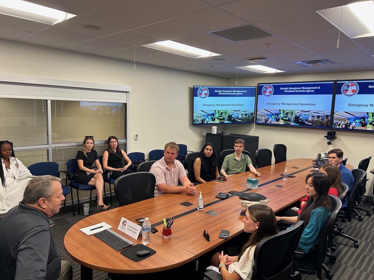 GaDeptAg's tweet image. A big thank you to our friends at @GeorgiaEMAHS for hosting our summer interns at the State Operations Center last week!

It was a great opportunity for them to see firsthand how we work together with state and federal partners to keep Georgians safe during major events.