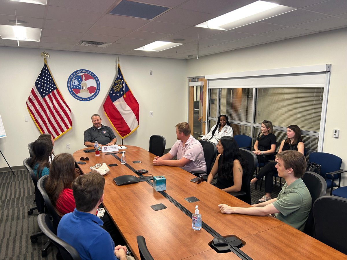 GaDeptAg's tweet image. A big thank you to our friends at @GeorgiaEMAHS for hosting our summer interns at the State Operations Center last week!

It was a great opportunity for them to see firsthand how we work together with state and federal partners to keep Georgians safe during major events.