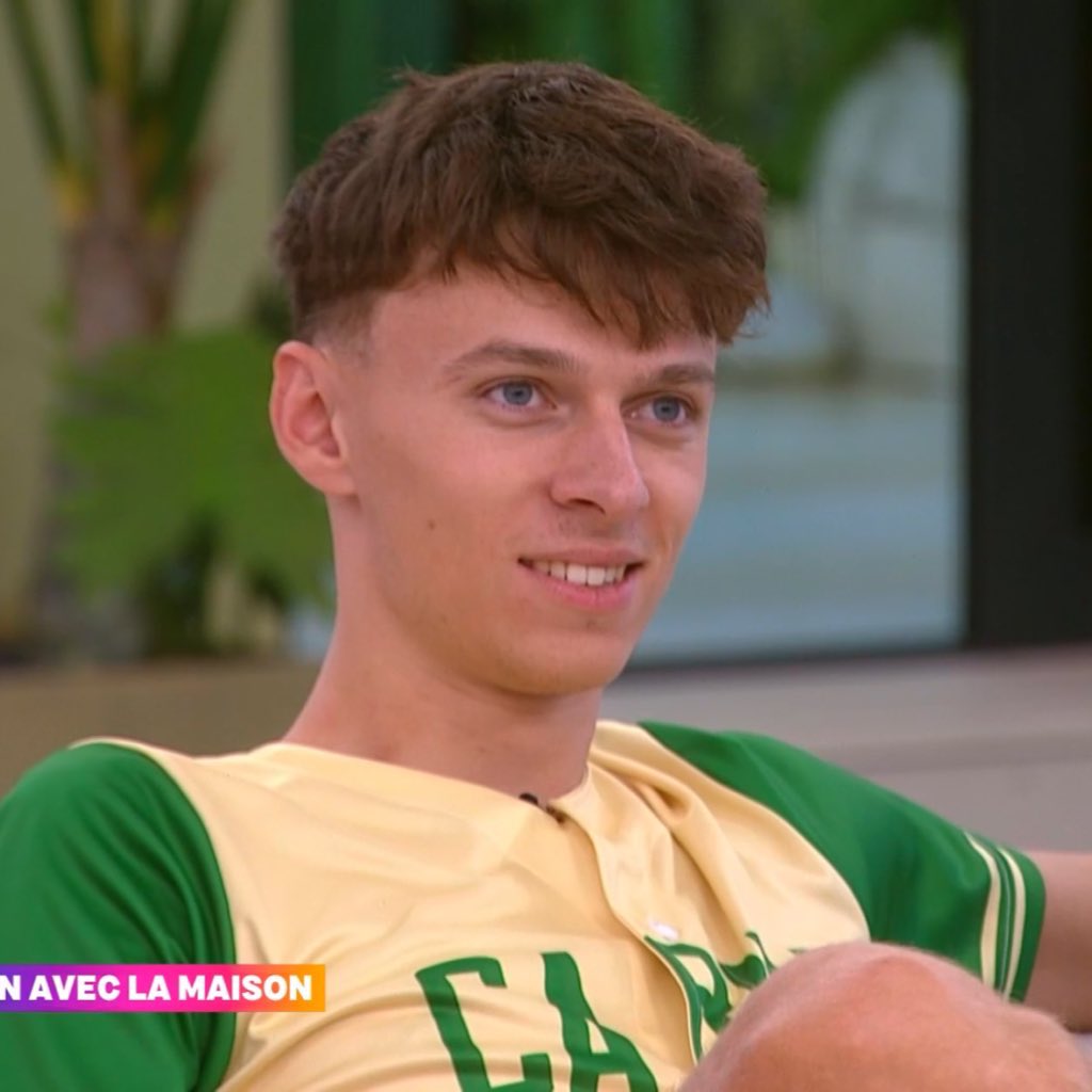 theladyofspade's tweet image. Hello la team,
On oublie pas de continuer de voter pour Ethan
Le 3 au 72500 #SecretStory