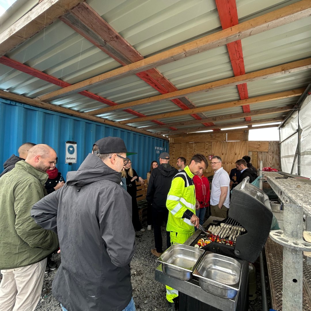 Der Energiepark Bad Lauchstädt und die Raffinerie Mitteldeutschland bilden bald die gesamte H2-Wertschöpfungskette ab - vom Windpark über H2-Produktion bis zur Nutzung in Raffinerieprozessen. Vielen Dank an <a href="/VNGAG/">VNG AG</a> und <a href="/TotalEnergiesDE/">TotalEnergies Deutschland</a> für die eindrucksvollen Einblicke!