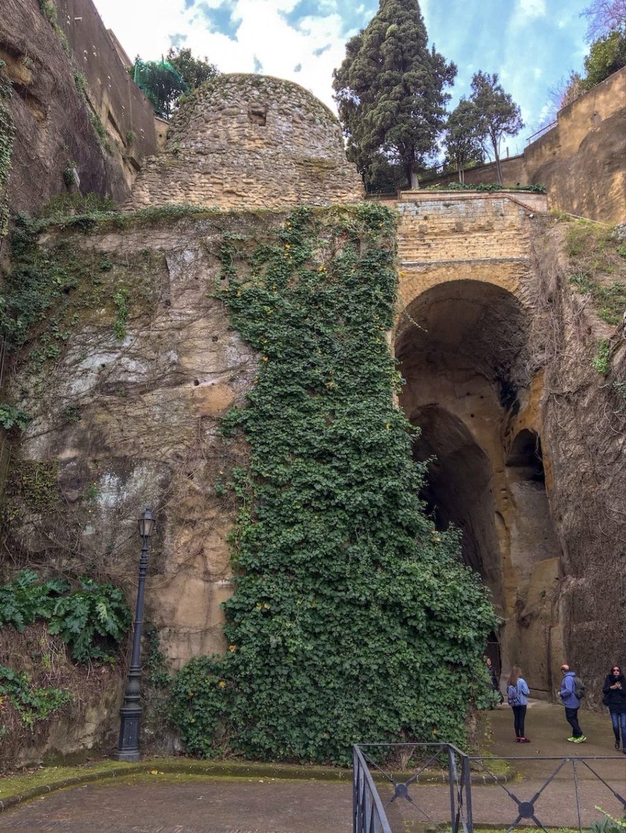QDrop2450's tweet image. CRYPTA NEAPOLITANA, Naples, Italy
Painting by artist: Caspar van Wittel - La Crypta Neapolitana, chiamata Grotta di Posillipo, 18th Century
~ Meltology~ 🫠