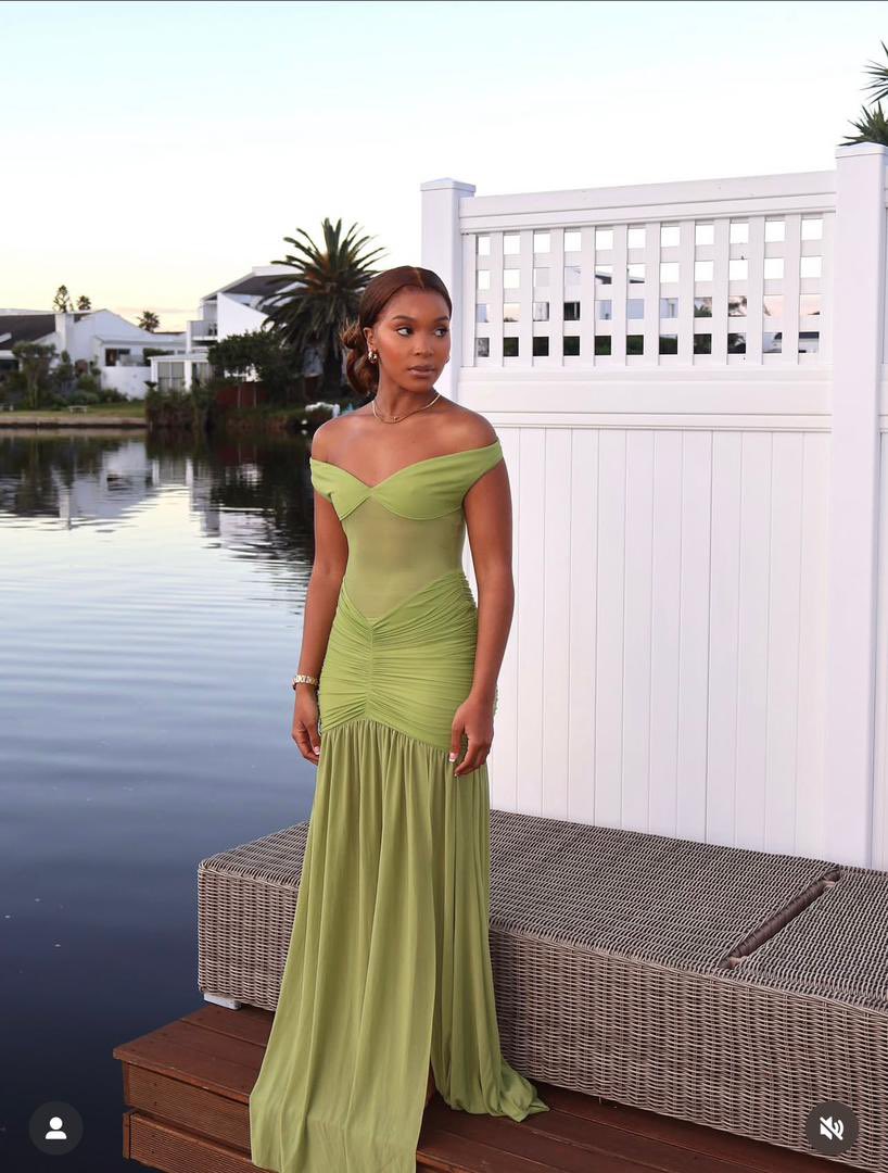 urfashionvogue's tweet image. Luxury Offshoulder Stylish Dress
Colors: Available as displayed
Size:S-L fit XL
Price:33,000
Top notch quality