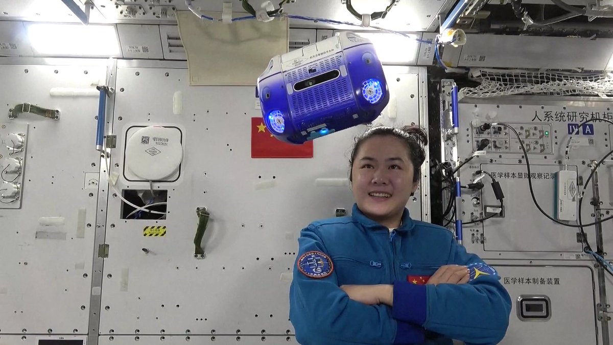 wulei2020's tweet image. Congratulations to #Shenzhou19 crew!
The commander Cai Xuzhe was honored with a second-class aerospace achievement medal. Song Lingdong and Wang Haoze received third-class aerospace achievement medals and the honorary title of "Heroic Astronaut."
(#CMSA)