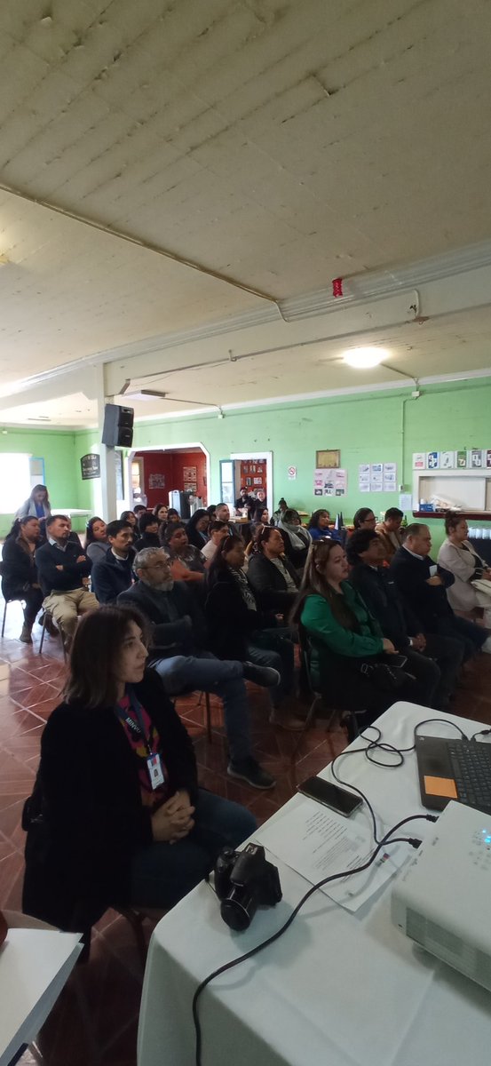 Compartimos junto a vecinos/as Barrio "Casa de Máquinas" el Cierre del Plan "Fortalecimiento de las organizaciones del barrio" y  Entrega de "Manual de Administración, Uso y Mantención de las obras" #QuieroMiBarrio 
Presencia alcalde Mejillones, Seremi Minvu y Director Serviu.