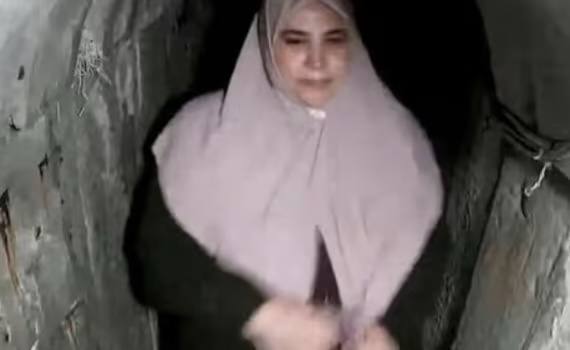 MarkIsrael107's tweet image. 🚨With a fake passport and lots of money: Sinwar’s wife fled to Turkey – and remarried Palestinian and Israeli sources told Ynet that while the residents of Gaza live among ruins, the Sinwar brothers’ wives crossed the border with their children. “It required high-level…