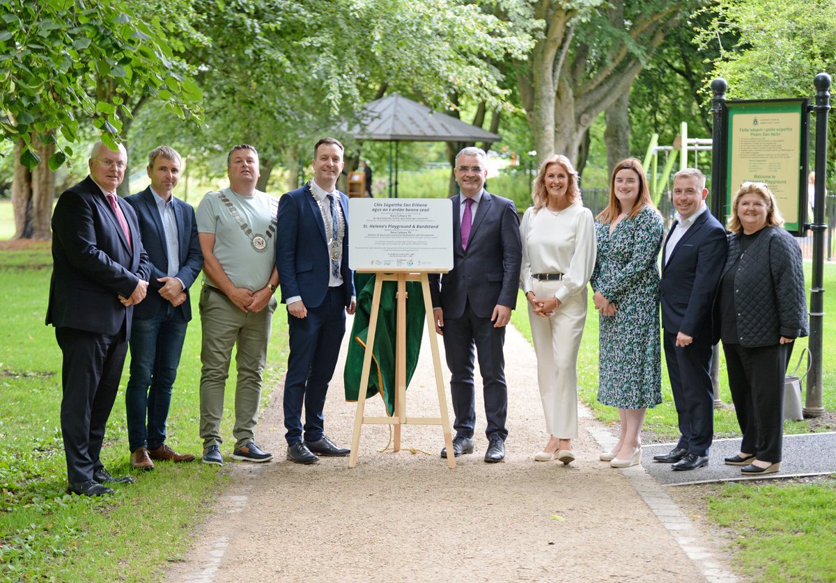 DeptRCDG's tweet image. On Tuesday, Minister @daracalleary opened nearly €3M in regeneration works in Omeath, Co. Louth, delivering a new pedestrian zone and greenway arrival space that reconnects the village to its natural setting.
Read more: loom.ly/cCHB4dE
@louthcoco