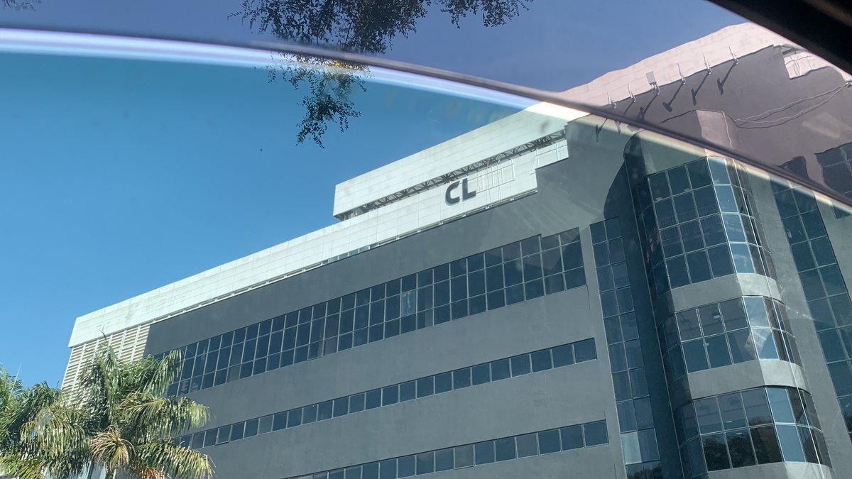 fusketa's tweet image. Athletico começou a colocar o nome do clube na frente da Baixada. Semana passada já tinham tirado as logos da Ligga
📸 @jhnfelipe