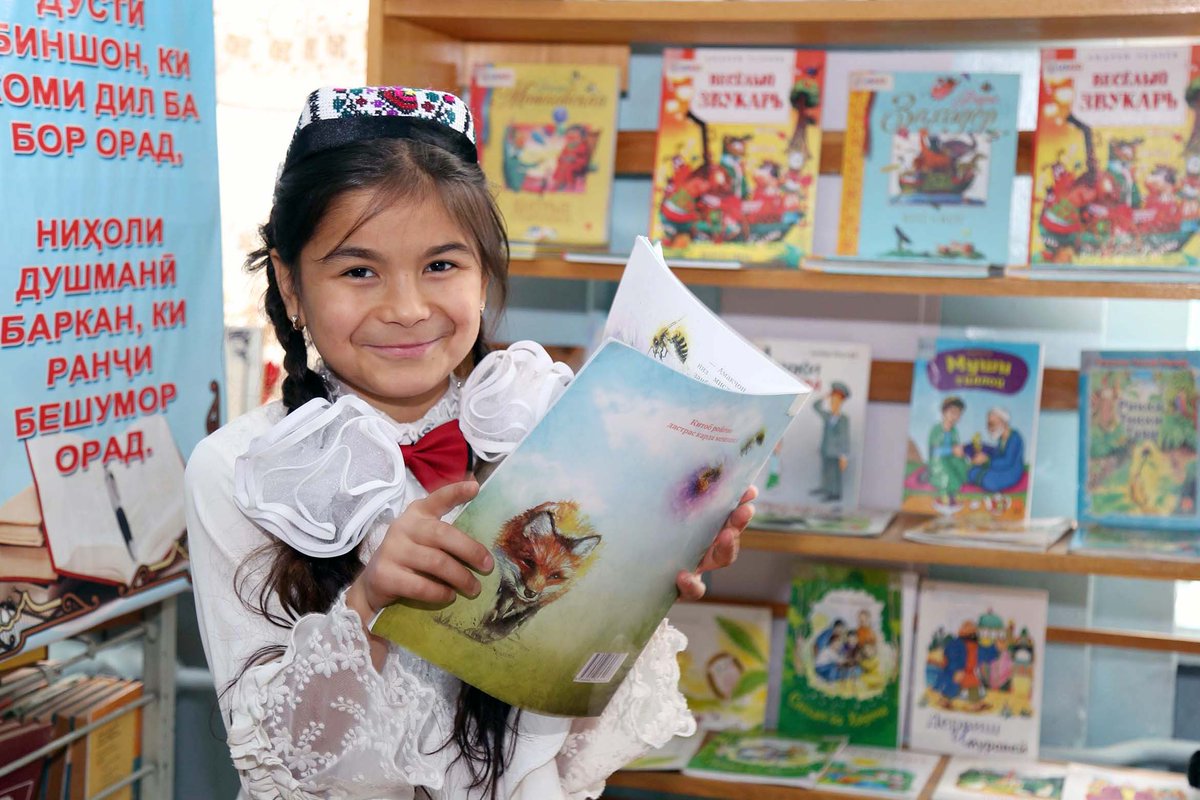 What is Foundational Learning? Also called Foundational Literacy &amp; Numeracy (FLN), it refers to the basic reading, writing, &amp; math skills that children acquire in early primary school — typically by the end of Grade 2 or Grade 3.

Learn more: bit.ly/4kuNfK3

📸Chemonics