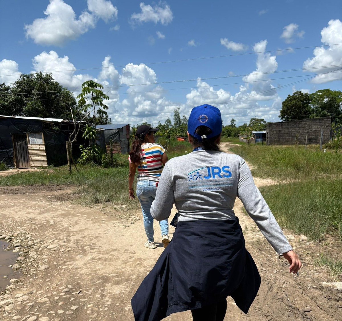 El Servicio Jesuita a Refugiados – Venezuela (JRS) continúa la implementación del programa #Europana en El Nula, estado Apure.

Acompañamos a personas que enfrentan riesgos y amenazas, brindando atención psicosocial y legal para fortalecer sus capacidades y sus derechos.