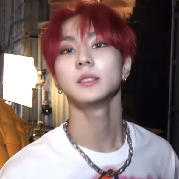 저런 얼굴살인마같은 머리색도
양정원 이목구비 앞에선 맥을못추네 ;