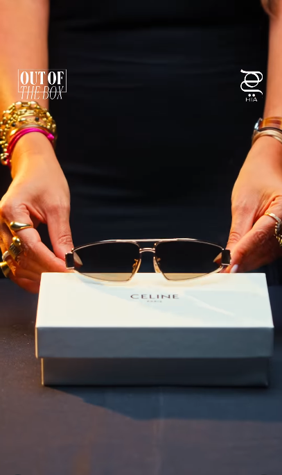 hiamag's tweet image. اختيارات "هي" لهذا الأسبوع ... نظارات #سيلين Celine التي تحاكي مزاجًا من الغموض والثقة🕶
hiamag.com/node/1785412
#HiaMag #OutOfTheBox 
#مجلة_هي 
@celineofficial