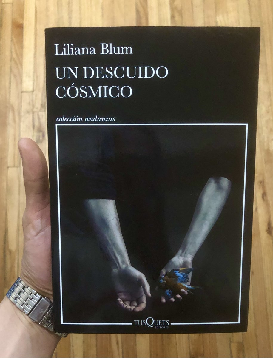 Una mujer desea embarazarse y lo ha intentado todo, se ha gastado todos sus ahorros hasta que lo único que le queda es “su menstruación puntual cada mes, como si fuera el recibo del agua, la luz y el gas”. Harta del desfile de hombres inútiles, recurre a la brujería…