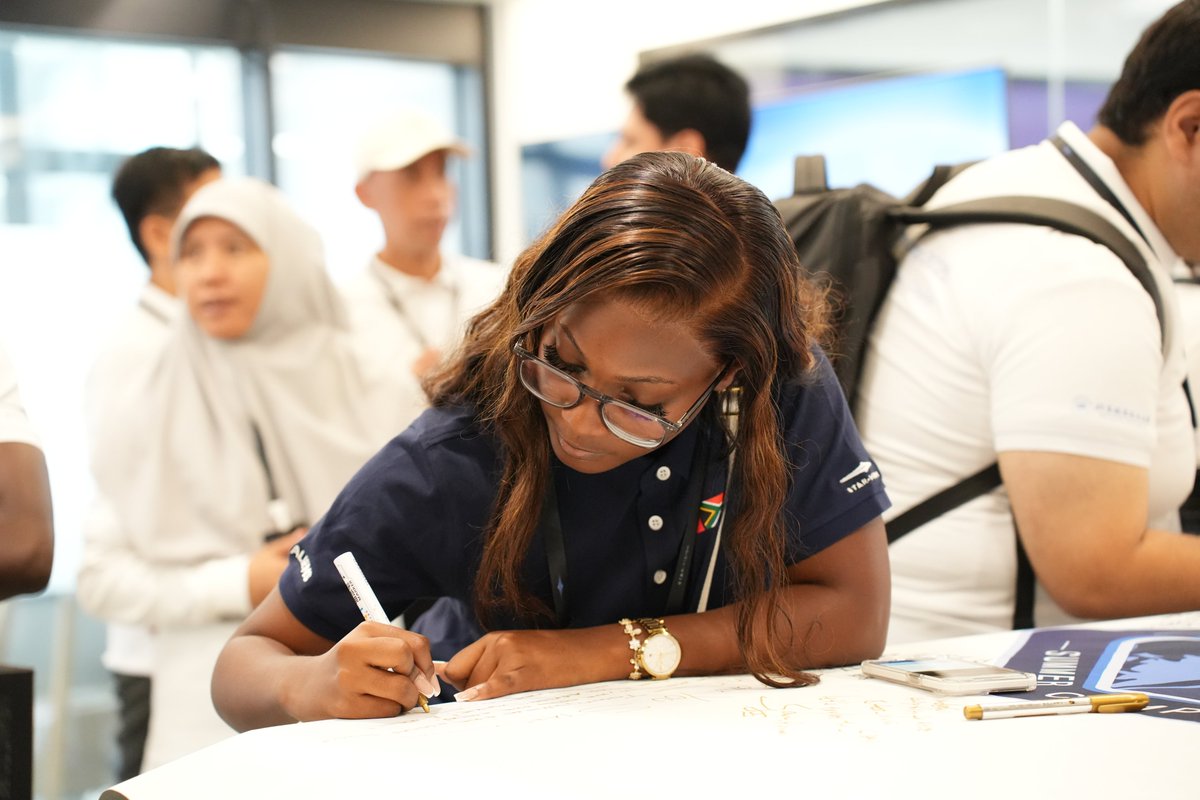 STARVISION_cn's tweet photo. ๐โฏAt https://t.co/dXZ0Glgstb Open Day 2025, the next generation left their dreams.
โConnect the world through space.โ
โUnite humanity under one sky.โ
These handwritten wishes captured the heart of the day. ๐ซ
#STARVISION #OpenDay2025 #YouthInSpace #SpaceDreams https://t.co/87LRQGfVlf
