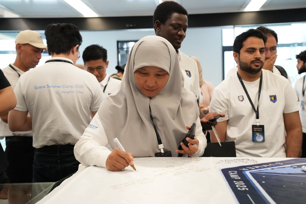 STARVISION_cn's tweet photo. ๐โฏAt https://t.co/dXZ0Glgstb Open Day 2025, the next generation left their dreams.
โConnect the world through space.โ
โUnite humanity under one sky.โ
These handwritten wishes captured the heart of the day. ๐ซ
#STARVISION #OpenDay2025 #YouthInSpace #SpaceDreams https://t.co/87LRQGfVlf