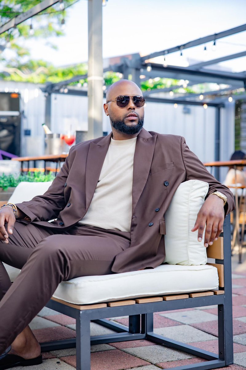 Mrsixseven21's tweet photo. 👌🏽 #Menselegance #DominicanMan #Dominicano #Elegancia #porte #homme #trending #Summercolor #suited #Massachusetts https://t.co/Kf0RHZVyhS