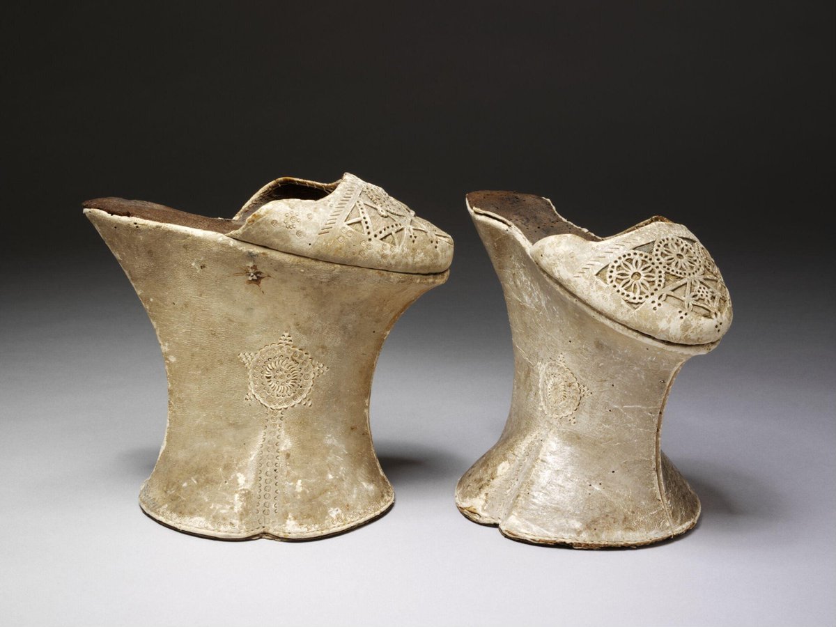jdmccafferty's tweet image. Pair of chopines
c. 1600
Venice
These are made of pine-wood which is covered in kid leather with punched decoration & figured silk underlay.
(V&A, London)