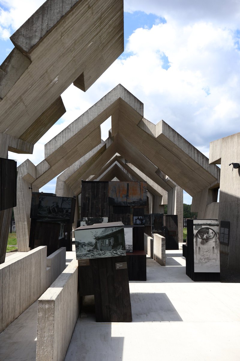 jietienming's tweet image. Polský muzea jsou fantastický a je úplně jedno, jestli jde o obří muzeum v Gdaňsku/Varšavě nebo muzeum v bohem zapadlé vesnici kdesi na venkově.
Vždycky jsou úžasně udělaný, vyprávějí příběhy a dají se v nich strávit hodiny. 🇵🇱