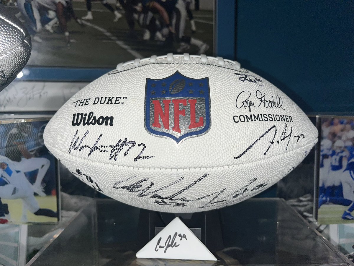 JagsMegaFan's tweet image. Thank you @Jaguars for giving us this awesome experience at camp. Got to meet the entire Oline and they signed my football. I already got a spot for it. I’m so excited!! DUUUUUVAL!!!