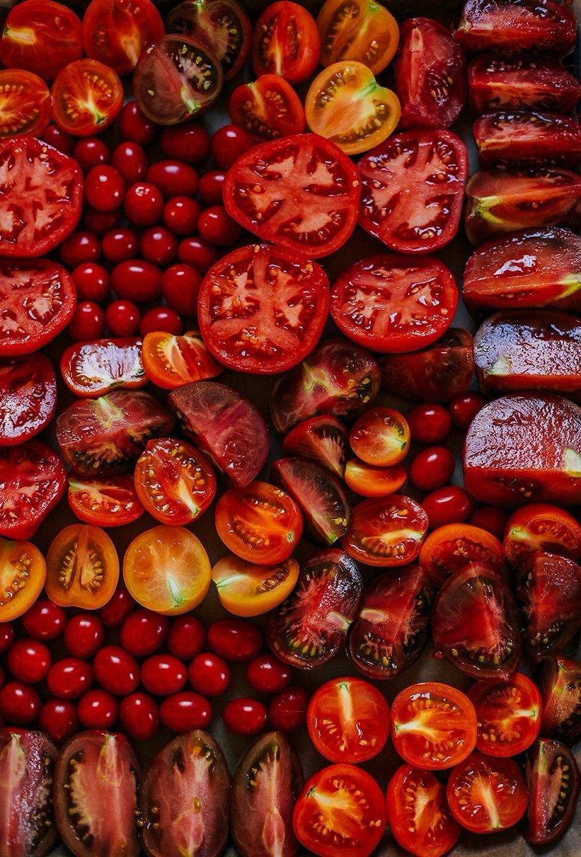 FertilityMaxx's tweet image. Tomatoes can help you make babies. 🍅
Lycopene (the red pigment) boosts:
- Sperm motility
- Sperm shape
- Testosterone & LH
- Antioxidant protection
Your swimmers are under attack from stress, toxins & weak hormones.
Nature gave you backup.