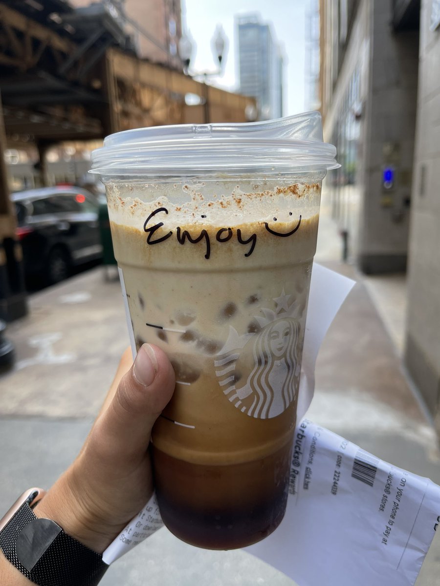 madswag4315's tweet image. prime example of why I don’t go to Starbucks anymore (I had a gift card)….this drink was $8.94 and they don’t even fill it all the way to the top. Thank god I stopped giving my money to that overpriced place.