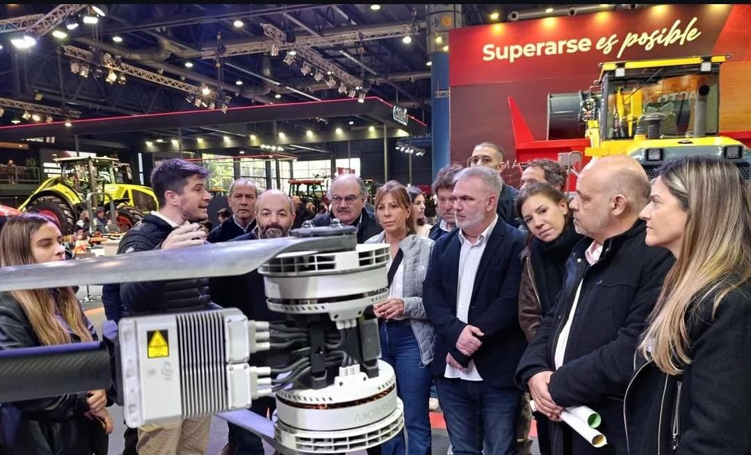 Fui invitado junto a un grupo de Legisladores de PBA a charlar con dirigentes rurales representantes de la Mesa de Enlace, los cuales platearon temas referidos a Seguridad y Ley Impositiva.
Fue una oportunidad para recorrer la exposición de La Rural.