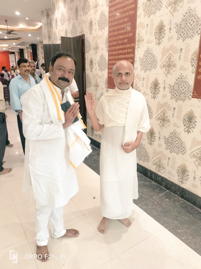 Avnishjain0109's tweet image. आज श्री मंडार जैन संघ द्वारा हरि कृष्णा फाउंडेशन के सहयोग से कृत्रिम हाथ प्रत्यारोपण का पुण्य कार्य हुआ, परम पूज्य श्रीमद हंसरत्न सुरीश्वर जी महाराज साहेब की पावन निश्रा और माननीय सांसद धर्म स्थलधर्माधिकारी आदरणीय@HeggadeD की विशेष उपस्थिति में पुण्य कार्य में सहभागी बना #Jainism