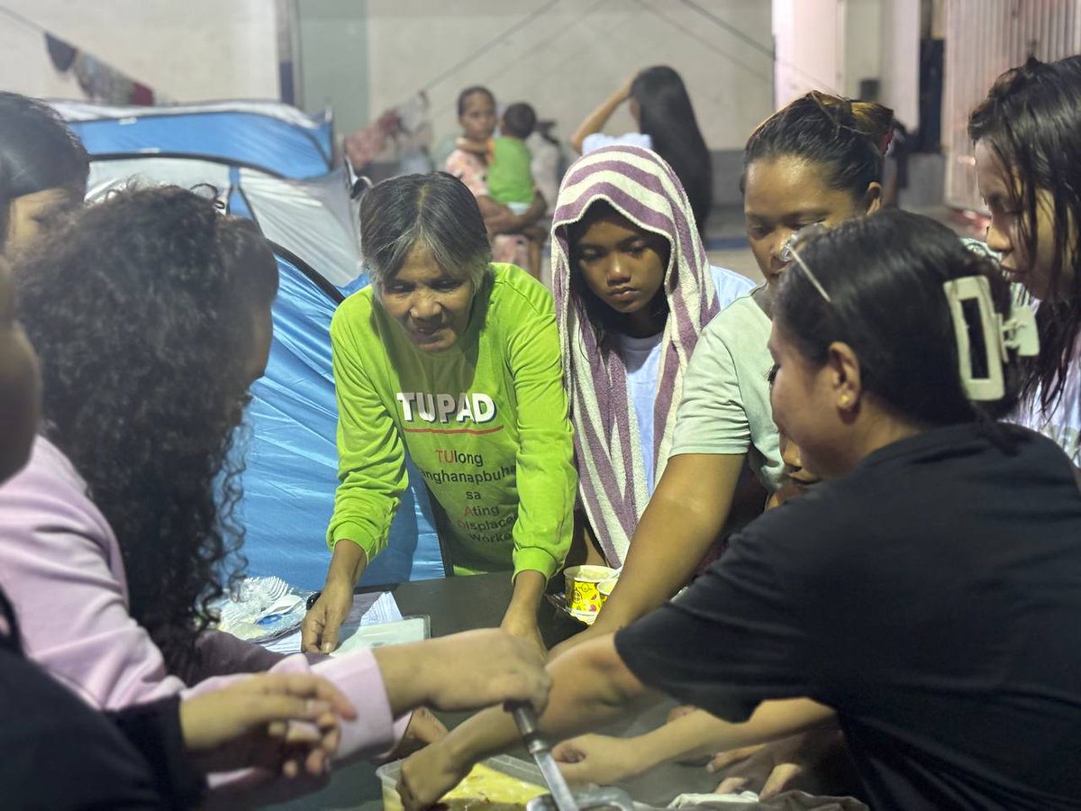 angatbuhay_ph's tweet image. #AngatBayanihanInAction: Namahagi ng 200 hot meals ang Angat Taytay, bahagi ng Angat Bayanihan Volunteer Network, sa mga evacuee sa Teacher’s Village sa Cainta, Rizal at Sta. Ana Elementary School sa Taytay, Rizal.
🔗 Support our #bayanihan programs: bit.ly/SupportAngatBu…