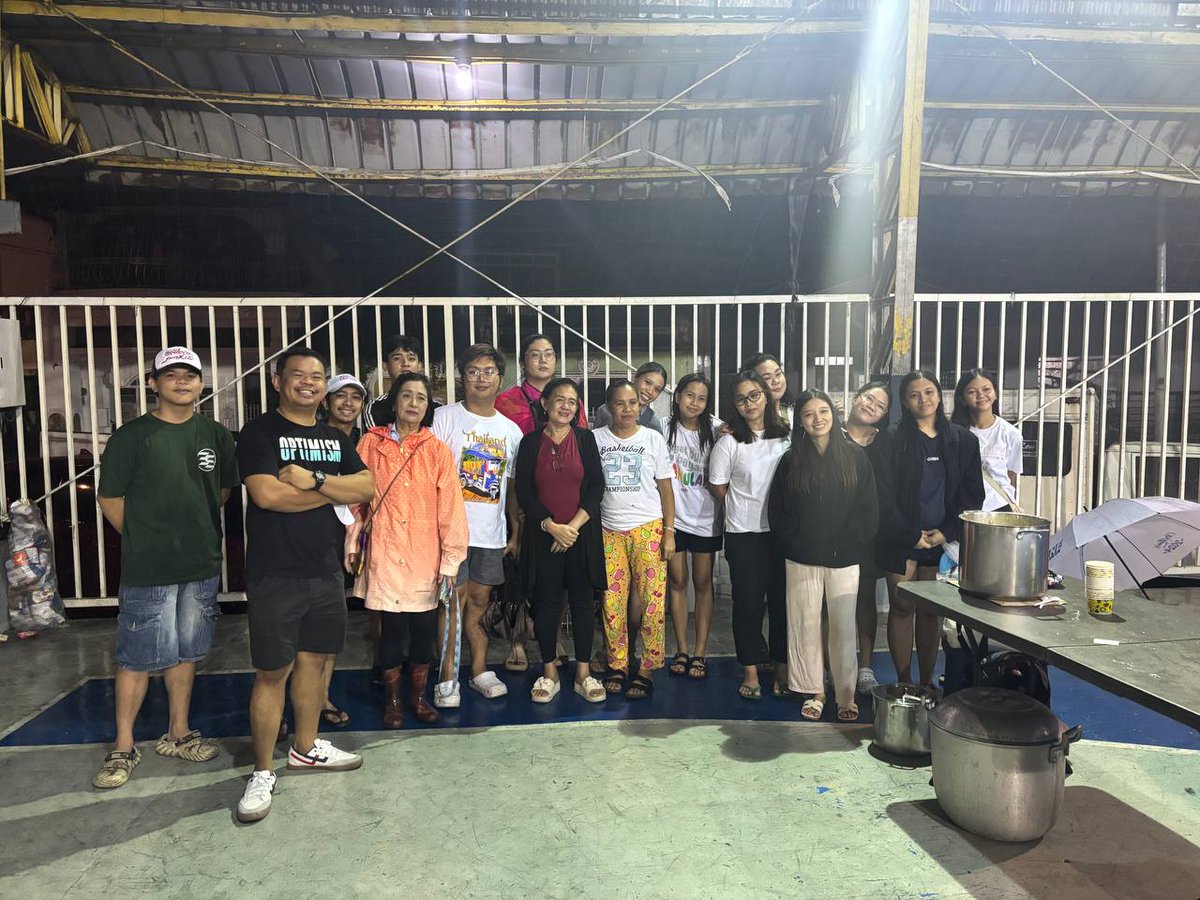 angatbuhay_ph's tweet image. #AngatBayanihanInAction: Namahagi ng 200 hot meals ang Angat Taytay, bahagi ng Angat Bayanihan Volunteer Network, sa mga evacuee sa Teacher’s Village sa Cainta, Rizal at Sta. Ana Elementary School sa Taytay, Rizal.
🔗 Support our #bayanihan programs: bit.ly/SupportAngatBu…