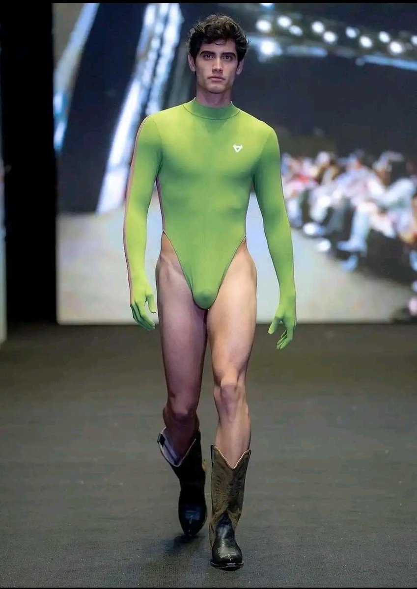 DanielVoll12251's tweet image. Wie ich auf dem Laufsteg performe…Und ich dachte ich hätte einen kleinen. 🤣🤣
Jetzt gehts mir besser. 🤪