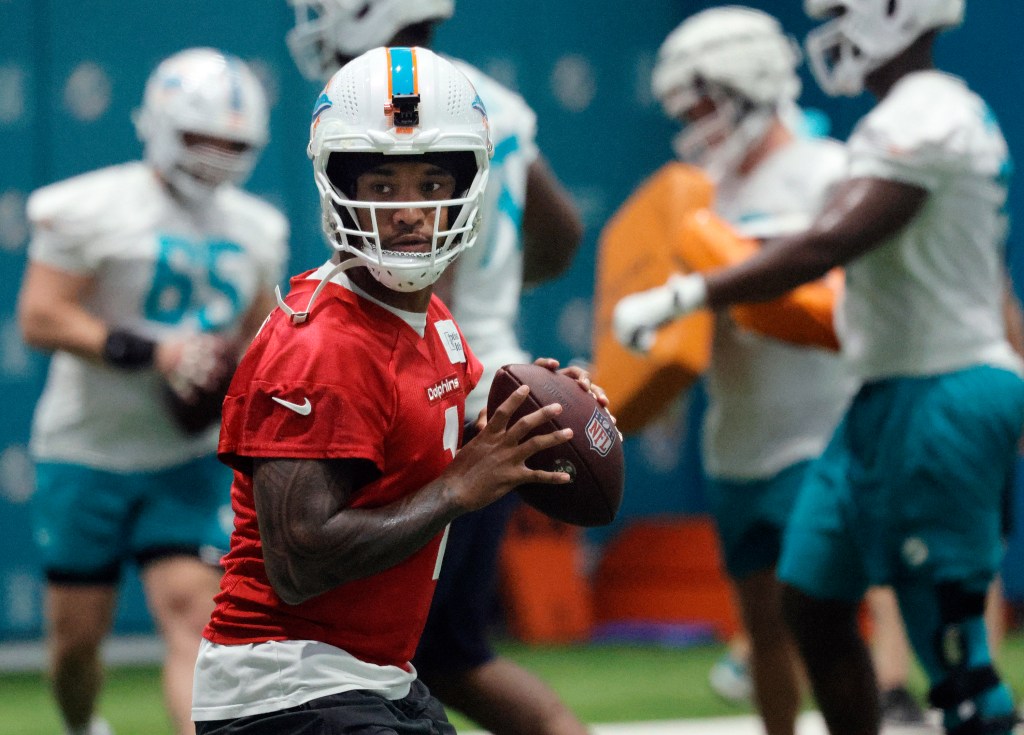 SSMiamiDolphins's tweet image. #Dolphins training camp report for Wednesday trib.al/XUyZazZ