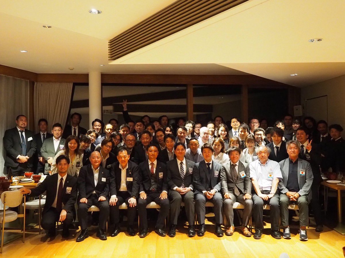 jci_kamakura's tweet photo. 鎌倉青年会議所
「7月例会 次年度理事長を祝う会」が
22日、江ノ島が見える腰越のHOTEL AOにて開催されました🏖️

先輩諸氏の皆様と現役メンバーが60人以上集まり次年度理事長予定者、郷原啓介君を囲みました✨

引き続き鎌倉の未来を支える団体として、尽力して参ります！
#鎌倉 #jc https://t.co/DhzPAucaXX
