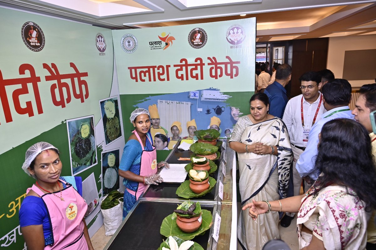 The 2-day Regional Workshop on FNHW in Ranchi (July 22nd-23rd) was attended by various CEOs, SRLMS officials from 14 States and civil society organisations. The Hon'ble Rural Development Minister, Government of Jharkhand, Smt. Dipika Pandey Singh, graced the proceedings by