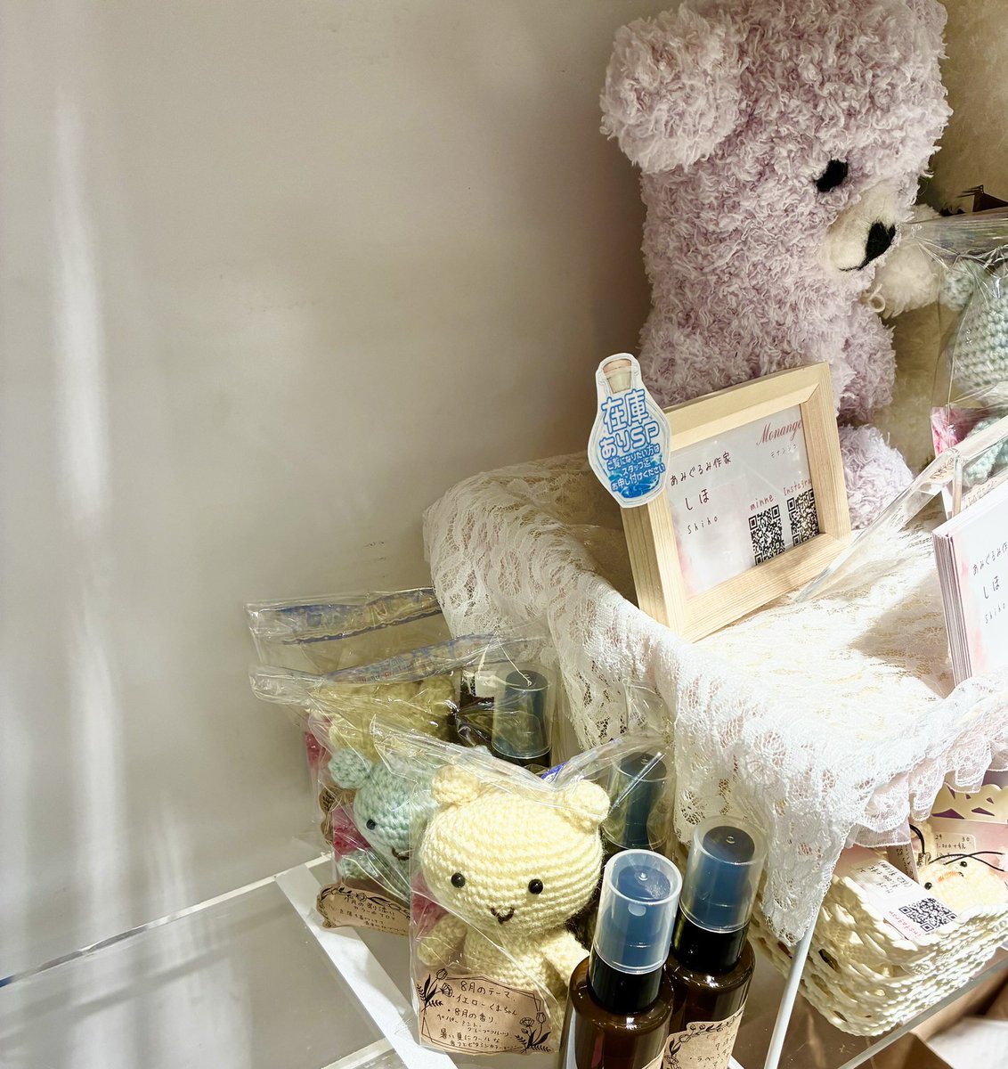 shiho_monange's tweet image. 搬入してきました!!
お品書きに書けなかったものばかりです🧸
『あなたの心を癒してくれる』あみぐるみ勢揃いです☺️
カラーセラピー×アロマテラピーを
掛け合わせたMonangeオリジナルのあみぐるみとルームスプレーセットも数点ご用意しています🥰
#CARAMEL_MUSEUM
ブース𝑵𝑶 M-5
明日から!