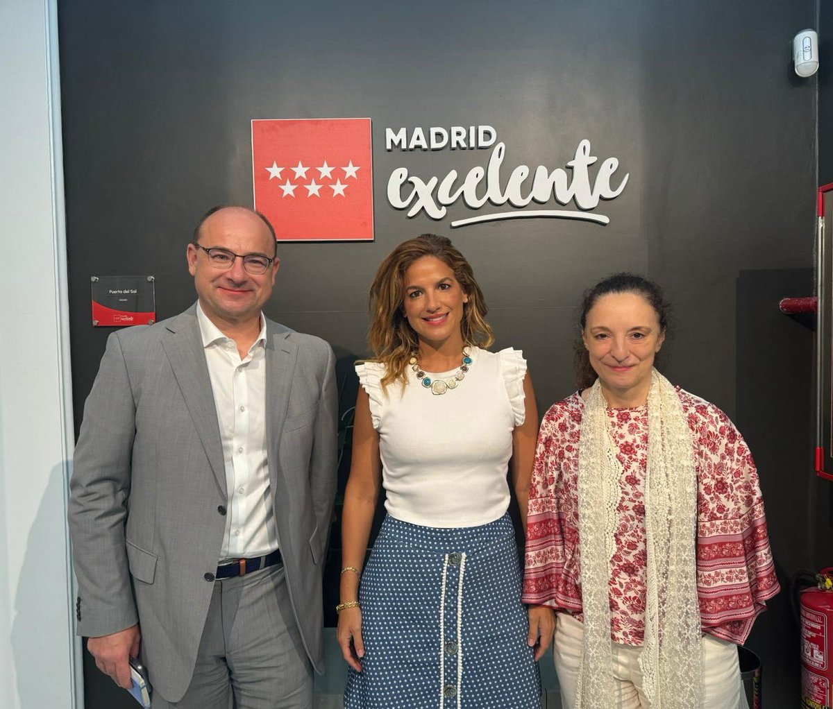 Elena Mantilla (@elenamantillag1) on Twitter photo Gracias Triodos Bank por la visita y por compartir una visión empresarial basada en #valores. La excelencia se mide también en compromiso, impacto y liderazgo con #propósito. En <a href="/MadridExcelente/">Madrid Excelente</a> celebramos este tipo de encuentros que fortalecen el talento y la competitividad. Gracias Triodos Bank por la visita y por compartir una visión empresarial basada en #valores. La excelencia se mide también en compromiso, impacto y liderazgo con #propósito. En <a href="/MadridExcelente/">Madrid Excelente</a> celebramos este tipo de encuentros que fortalecen el talento y la competitividad.
