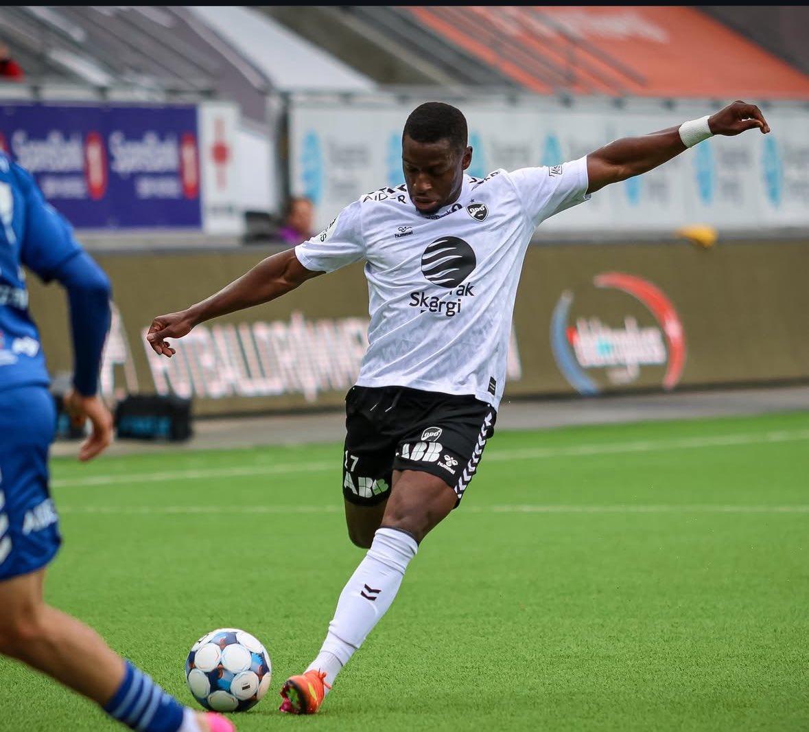 NorwegianSpursy's tweet image. 🚨Solomon Owusu (29)🇳🇴 will become a Fredrikstad player!
The defensive player have played 11 games this season for Odd in the 2nd tier this season, and will sign a deal through 2025.
{ @EirikNH }