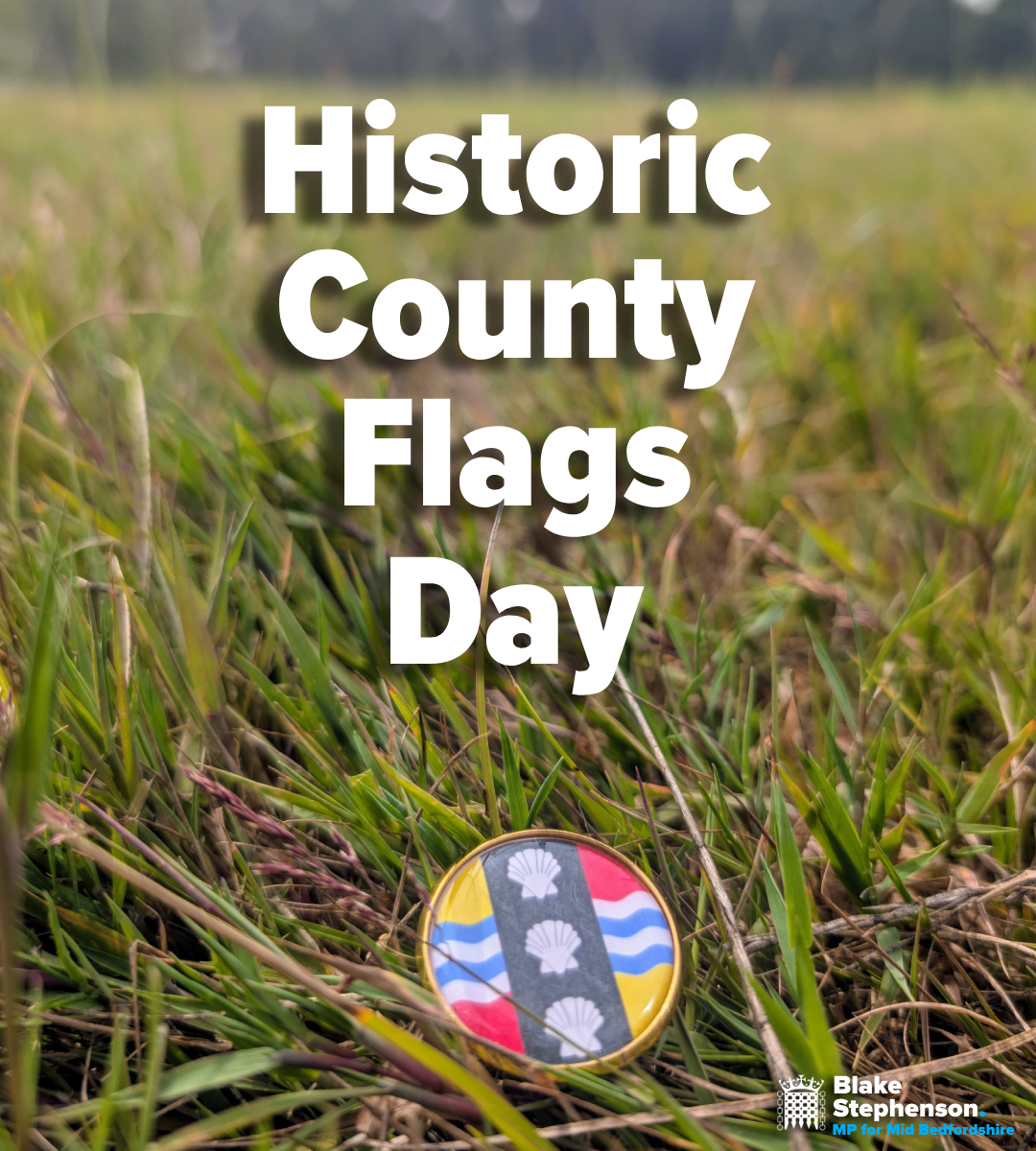 Blake_MidBeds's tweet image. It's #HistoricCountyFlagsDay so where else to take our county flag than out into the beautiful Bedfordshire countryside? 🌳
@RealCounties