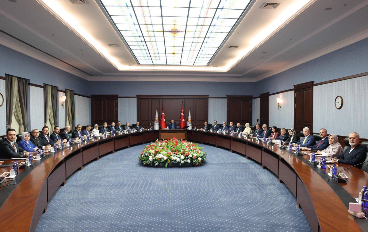 Cumhurbaşkanımız ve Genel Başkanımız Sayın <a href="/RTErdogan/">Recep Tayyip Erdoğan</a>'ın başkanlığında Merkez Yürütme Kurulu (MYK)toplantımızı gerçekleştiriyoruz.

Toplantımızın ülkemiz, milletimiz ve partimiz için hayırlara vesile olmasını diliyorum.

<a href="/Akparti/">AK Parti</a>