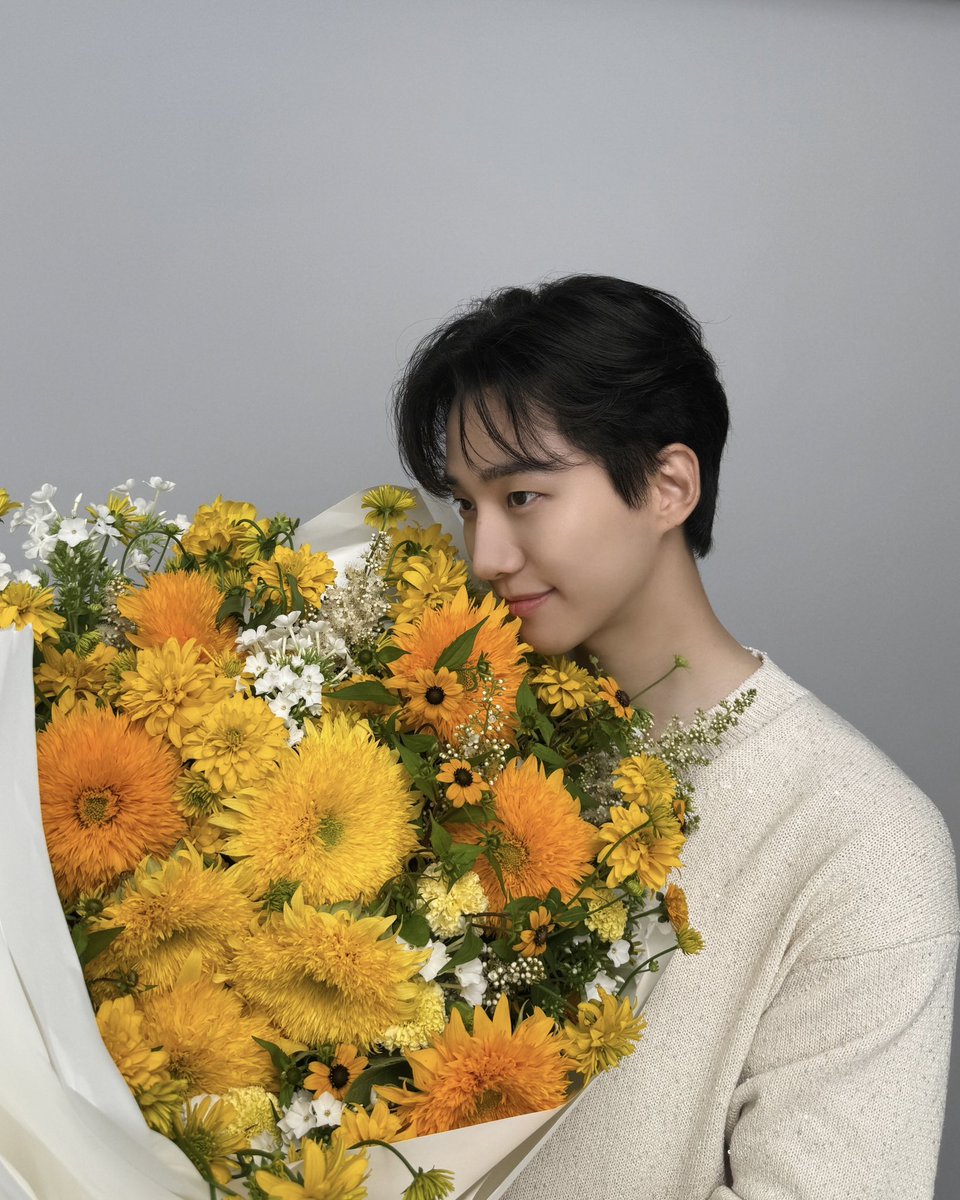 2piems_'s tweet image. he’s so cute PLEASE
