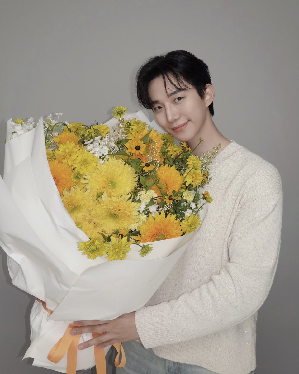 2piems_'s tweet image. he’s so cute PLEASE