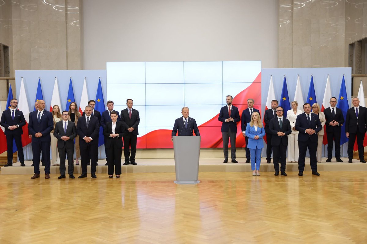 AGajewska's tweet image. Rekonstrukcja stała się faktem.
Dwa superresorty, wzmocnienie polityki zagranicznej, większy nacisk na rozwój gospodarki.
Priorytety na kolejne miesiące to bezpieczeństwo, stabilność i porządek instytucji oraz nowoczesna wizja przyszłości.
Przed nami jeszcze więcej pracy💪