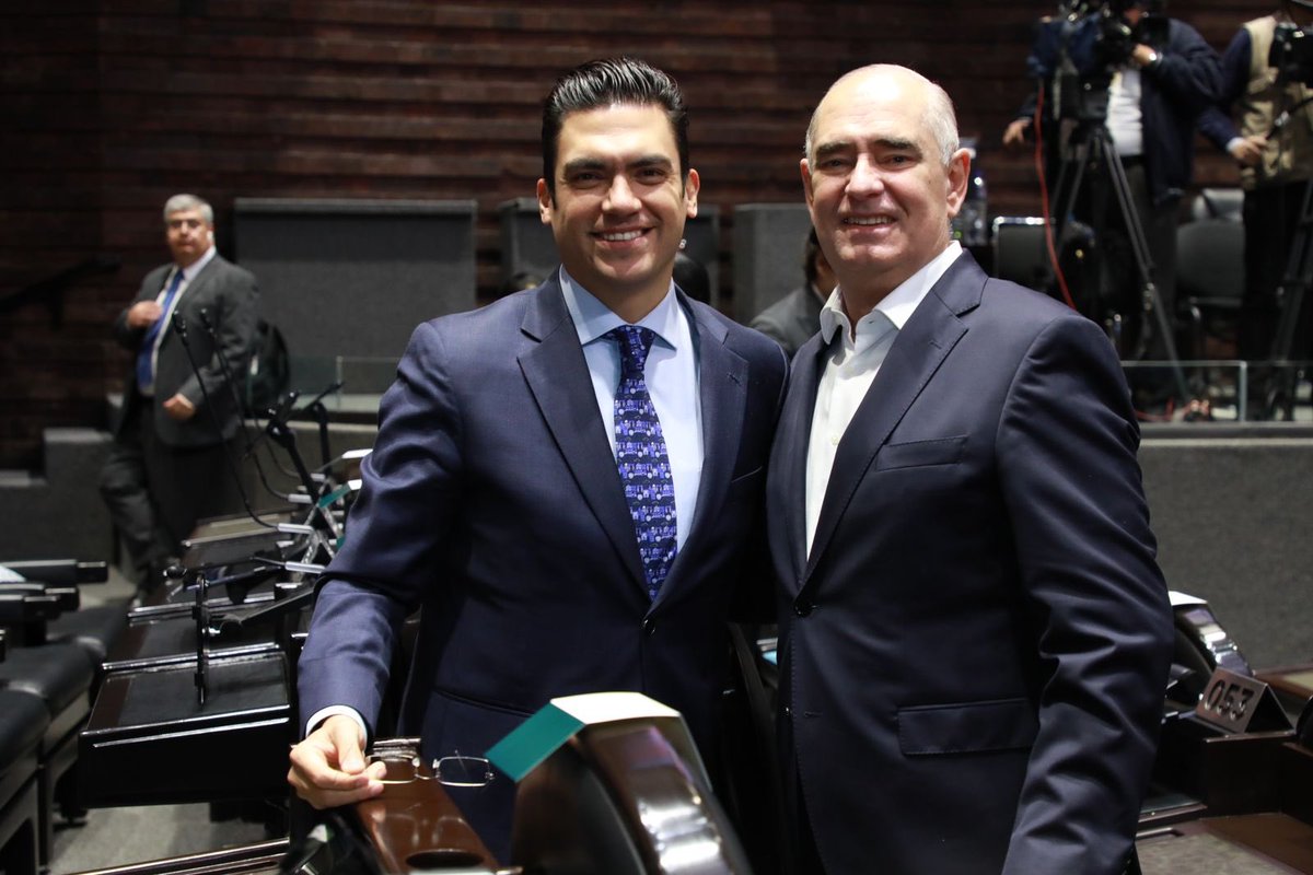JorgeRoHe's tweet image. Feliz cumpleaños, diputado @julenrementeria. Que este nuevo año llegue con muchas satisfacciones personales y profesionales.
¡Te deseo un gran día!