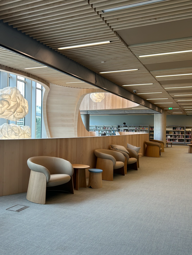 L'Espace culturel Jean d'Ormesson prend vie 📚

Les rayons s'organisent et les étagères se remplissent peu à peu. Les équipes s'activent pour le rangement de 60 000 documents. Un nouveau lieu de lecture, de réflexion et de création se prépare pour l'automne. 

🗓️Ouverture