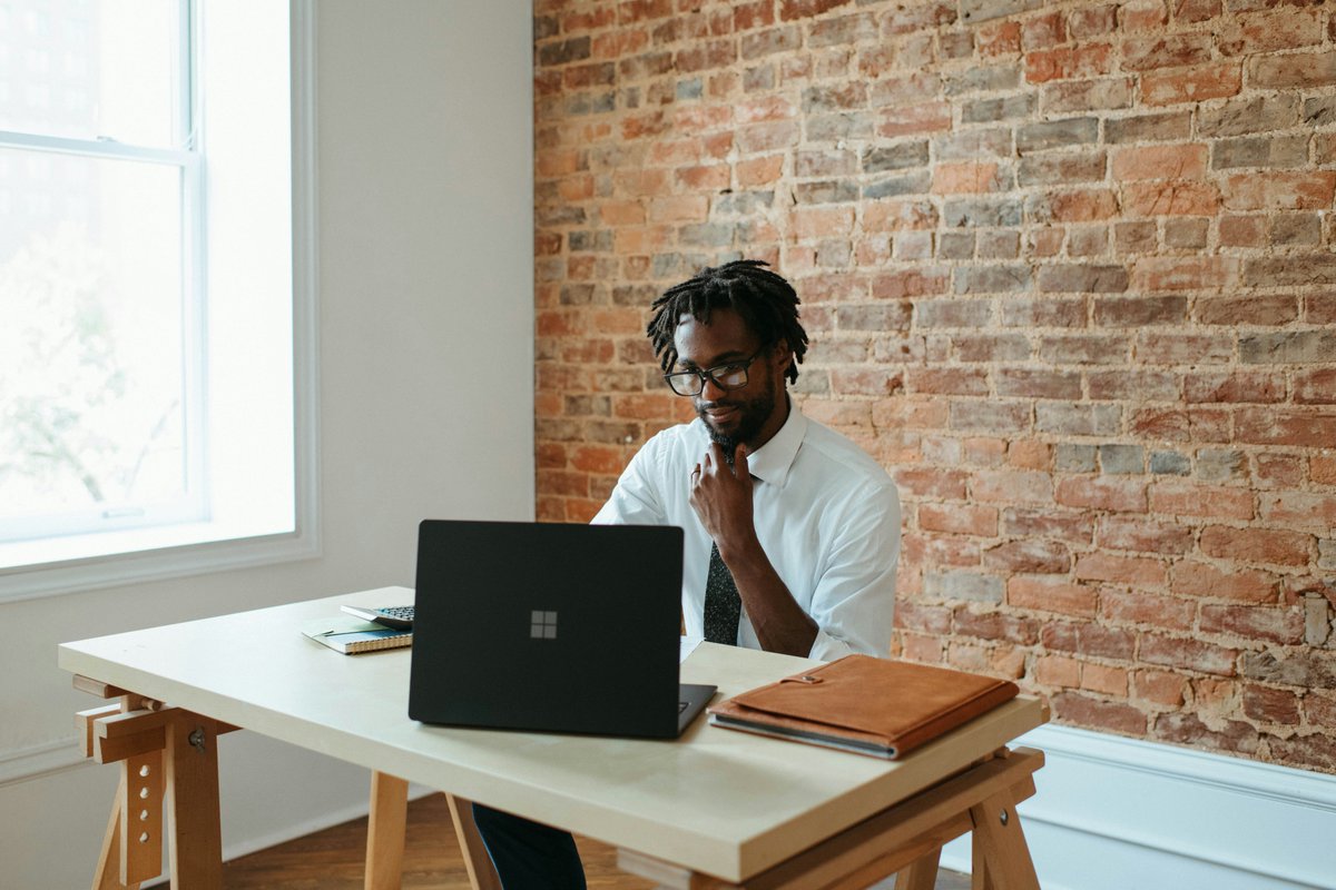 aytekintank's tweet image. Solopreneurs: You don’t need a sales call. You need a self-serve booking link that qualifies, schedules, and gets you paid. Here’s how to build one indiehackers.com/post/how-to-pr…